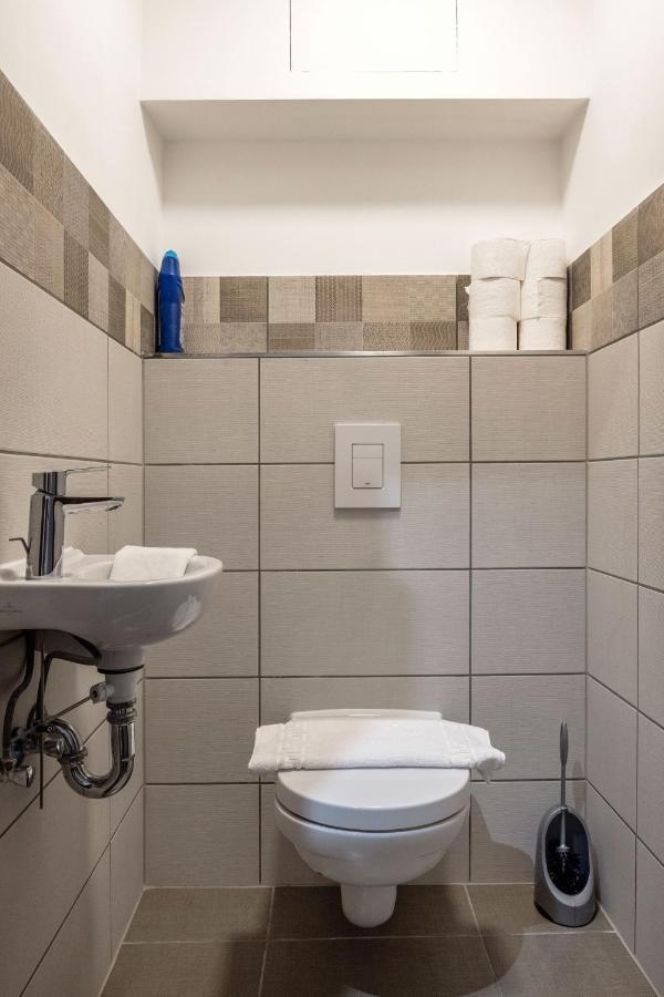 Walnut Tree Apartment Boedapest Buitenkant foto